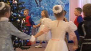 В просторном светлом зале