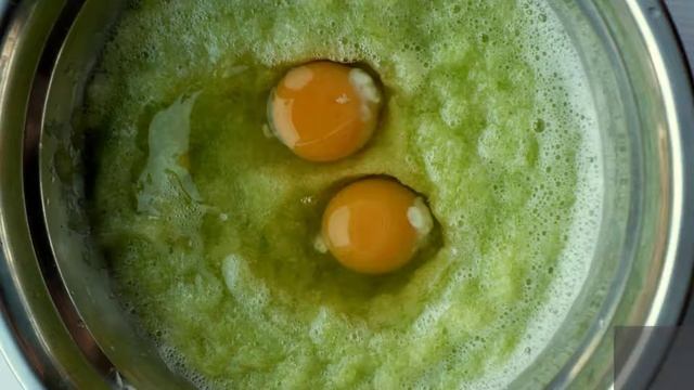 Овощные оладьи из кабачков - сочные оладьи!