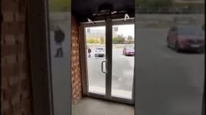 Распашные двери с автоматическими приводами GILGEN