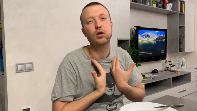 Томатный сок и TABASCO и сельдерей. Супер фуд . Правильное питание . Коктейль молодости