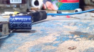 Взрыв конденсатора от обратной полярности