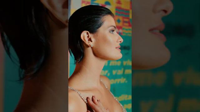 Isabeli Fontana mostra look no Camarote Quem O Globo