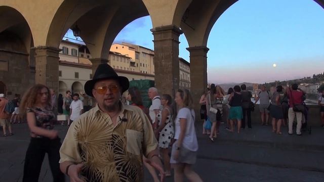 Жилой мост Понте Веккьо Флоренция Италия смотреть онлайн