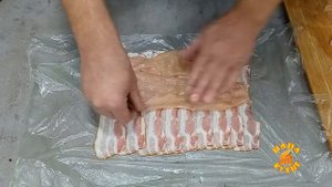 Куриный рулетик обёрнутый  сырокопчёным беконом