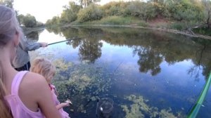 Рыбалка с детьми или ловля на озере карасей .