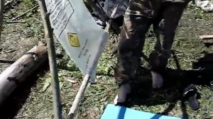 как сделать кресло рыбака из 4-х жердей и мешка