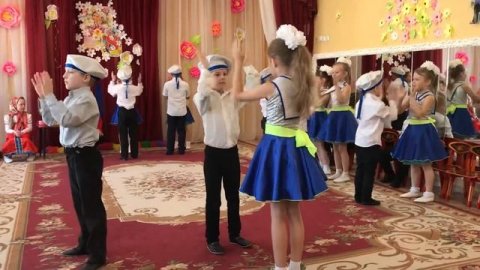 Ты морячка, я моряк.