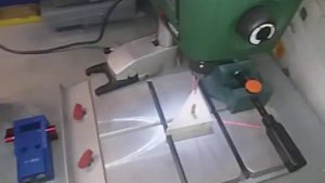 Косой шуруп из простого самореза.