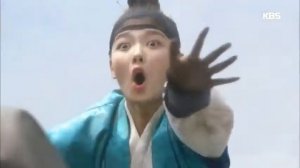 Момент из дорамы Лунный свет влекомый облаками || Лунный свет очерченный облаком