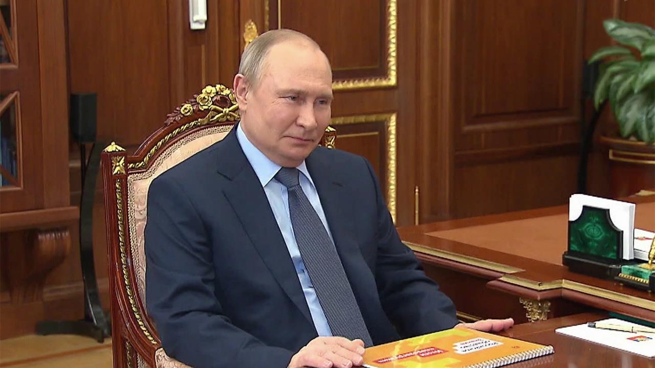 О том, как сегодня важна качественная и объективна...ция, Владимир Путин говорил с Максимом Древалем