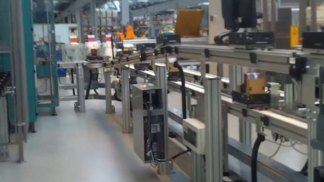 GRUNDFOS Box Sealing conveyor смотреть онлайн