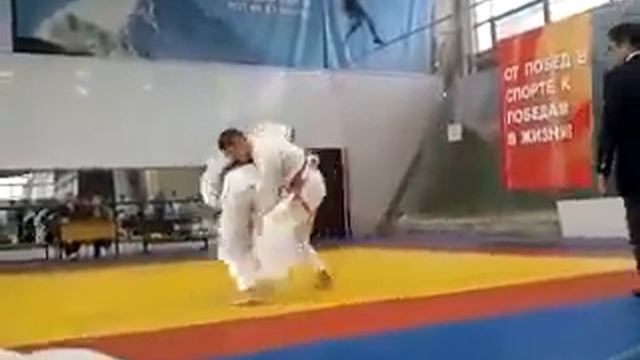 Соревнования Дзюдо. 02.10.10. Спорткомплекс МГТУ им. Баумана. Моя третья схватка. Как меня воткнули смотреть онлайн