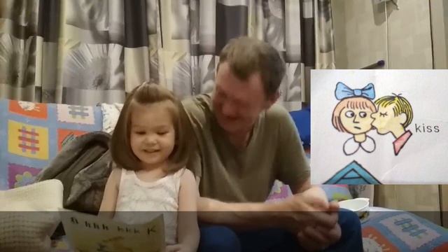 Мальчик целует девочку смотреть онлайн