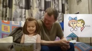 Мальчик целует девочку