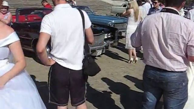 2012-06-17 Парад невест.avi смотреть онлайн