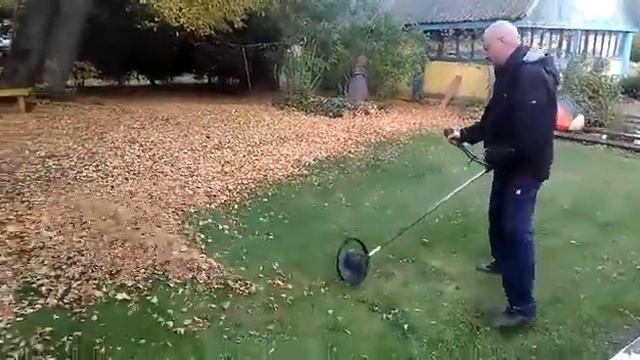 Воздуходув из триммера за 500 рублей! Уборка листьев. смотреть онлайн