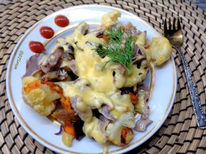 Куриные желудки запечённые с баклажанами. Обед или ужин будет сытным и питательным.