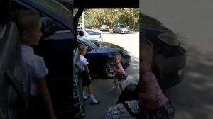 Прикольный танец девочки 3 года.