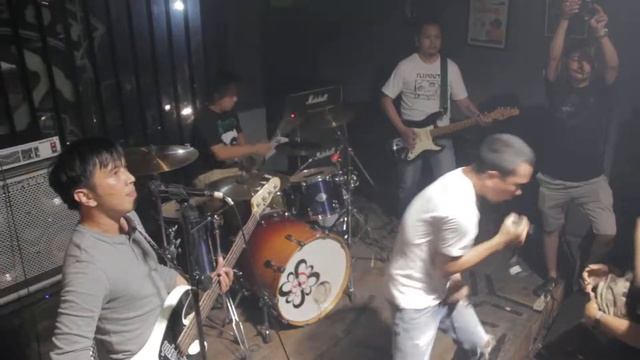 [LIVE] 2017.03.24 Flip Out - Linoleum (NOFX cover) смотреть онлайн