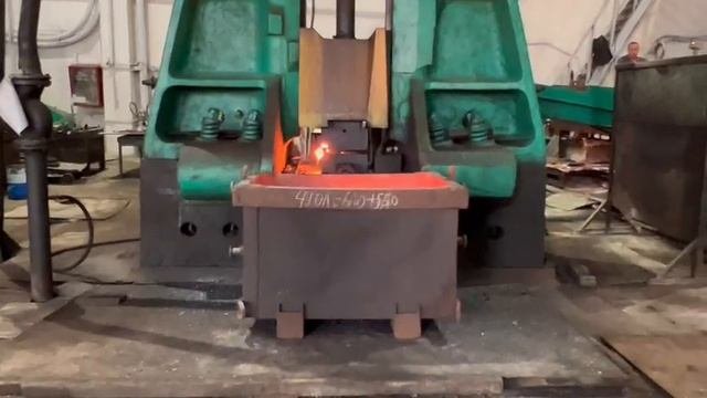 Паровоздушный молот на заводе "НИЗ" Новосибирский инструментальный завод производство инструмента