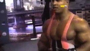 БОЙЕР КО, ШОН РЭЙ и ТРОЙ ЦУККОЛОТТО тренируют НОГИ (Войсовер Я.Зайонц, ПампТВ)