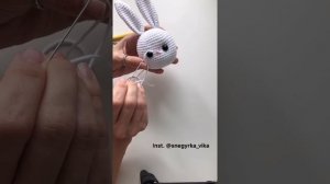 Оформление мордочки вязаной игрушки часть 2.  Утяжка глаз вязаного зайца