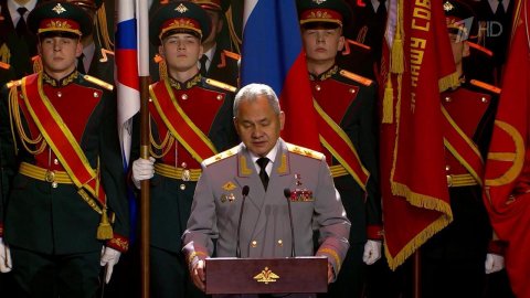 Сергей Шойгу поздравил с юбилеем сотрудников главной армейской газеты