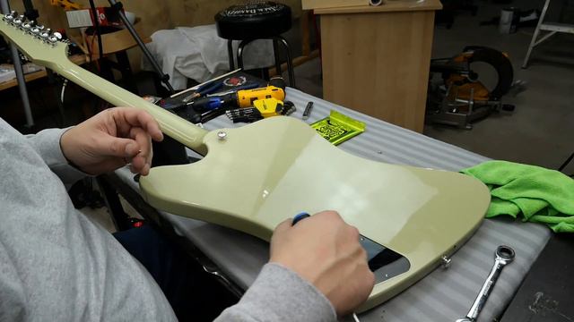 Giving Away A Gibson Firebird: Guitarma - Young Musician смотреть онлайн