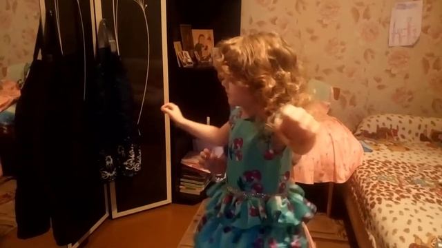 ? Какой подарок купили для детей//Подготовка к новогоднему утреннику// Носки вместо бигудей смотреть онлайн