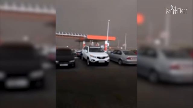 Искусственное светило - солнце : мигает, гаснет, летает между облаков ? смотреть онлайн