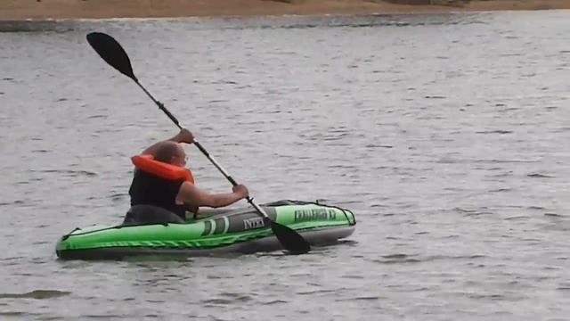 Tom In INTEX K2 Challenger Kayak. смотреть онлайн
