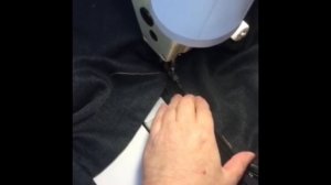 Замена молнии на брюках.