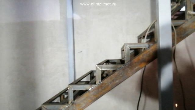 Антресольный этаж из металла в офис.