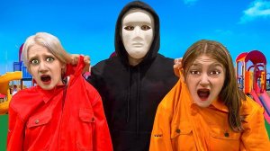 Злой Хейтер в МАСКЕ Напал на Нас ! Мы ЕГО Поймаем?