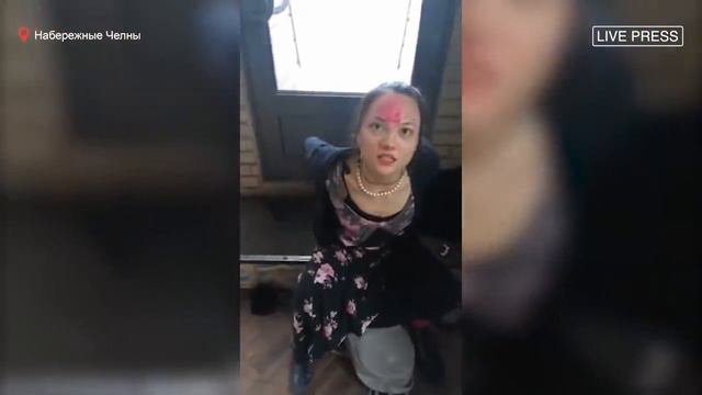 В Татарстане, «изгоняющая шайтана» девушка, испугала посетителей кафе смотреть онлайн