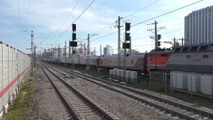 Электровоз ЭП2К-187 (ТЧЭ-8) со скорым поездом №245А Санкт-Петербург - Ейск.