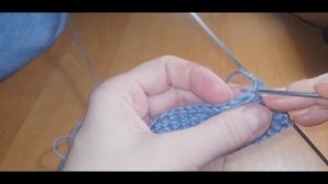 Женский кардиган спицами, реглан сверху с цельновазанной планкой.