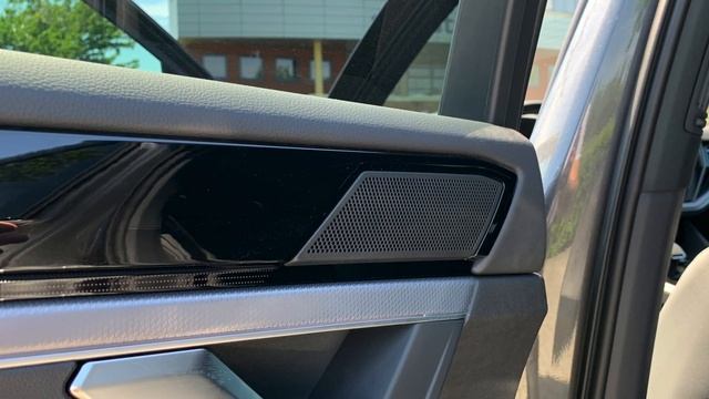 2021 Volkswagen Touareg R (462hp) | Sound, Accelerating, Visual Review