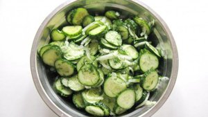 Салат из огурцов «Нежинский»