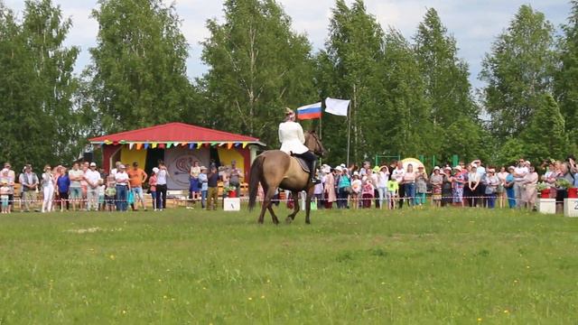 Аплодисменты Татьяне Касаткиной из к/клуба "СВЕТлое" Воткинского района. Видео: НуриСВЕТ. Сюрногурт смотреть онлайн
