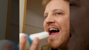 Автоматическая зубная щетка.