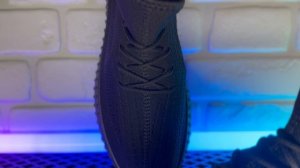 Кроссовки Adidas Yeezy