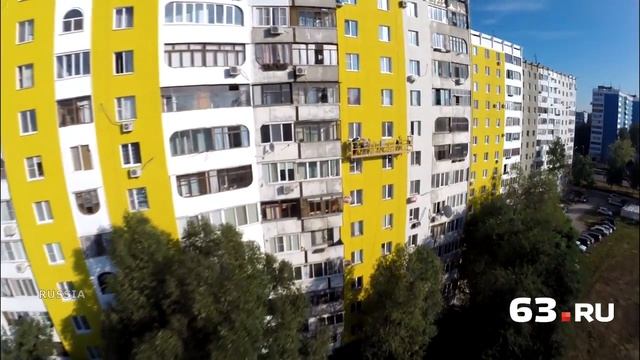 Фасады домов красят в желтый и синий смотреть онлайн