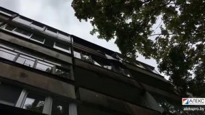 Монтаж алюминиевой балконной рамы чёрного цвета с наружной отделкой от ALEKSPRO в Минске