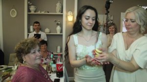 Прикольный свадебный вечер с песнями и вещами гостей