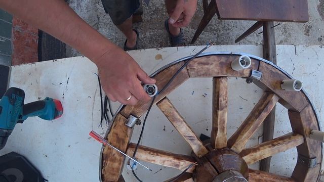 Люстра из старого колёса от телеги,такое в магазине не купишь! смотреть онлайн