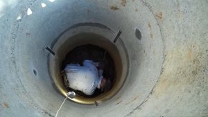 сколько воды должно быть в колодце