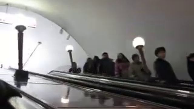 Экскалатор на станции метро Арбатская смотреть онлайн
