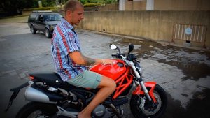 Уроки вождения мотоцикла. Уроки вождения для новичков. Уроки вождения на Ducati. Торможение.