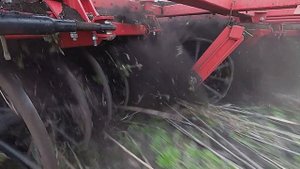 Лущение стерни подсолнечника Бороной ротационной кольцевой БРК Самарская область